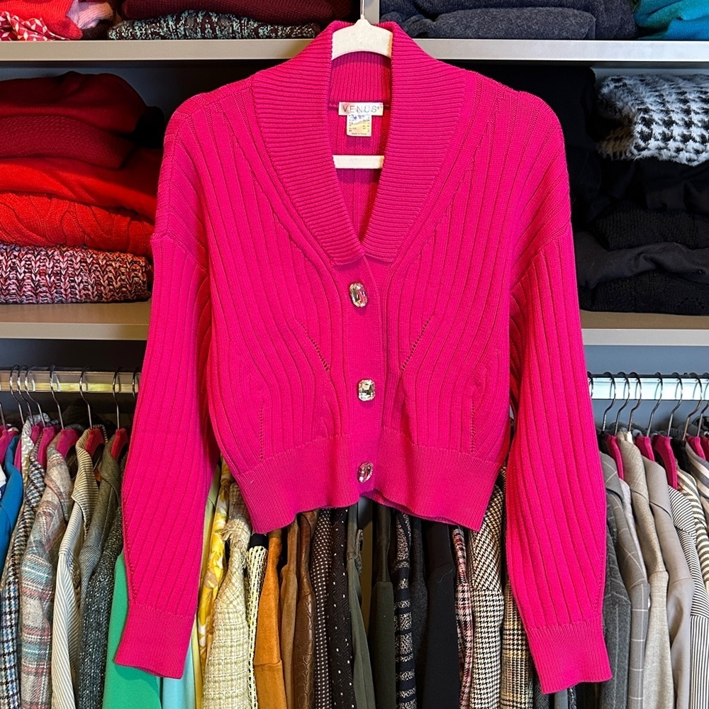 Venus hot pink long sleeve 3 rhinestone snap closure v neck cardigan size S NWOT